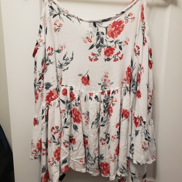 TORRID Flutter sleeve Peplum Top - Picture 2 of 3